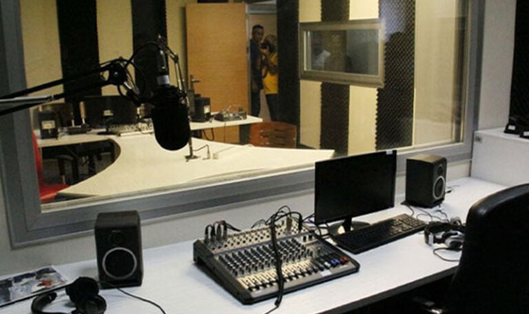 Radyo-Odasi-ses-Yalitimi-1-768x456 Radyo-Odasi-ses-Yalitimi-1-768x456